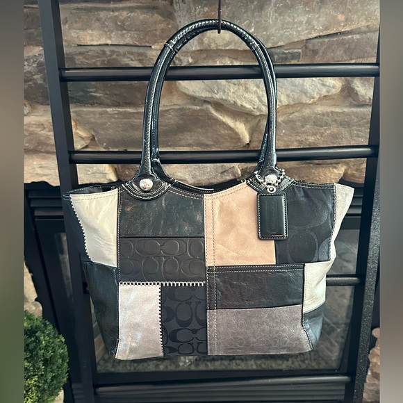 🔵🔵🔵SOLD🔵🔵🔵
**********💯AUTHENTIC**********
COACH BLEEKER TOTE PATCHWORK. - Picture 1 of 9